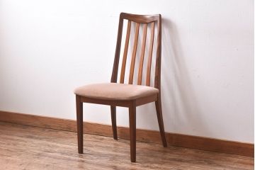 アンティーク家具　G-PLAN(ジープラン)　優しげな色合いの北欧風ダイニングチェア(椅子)(3)