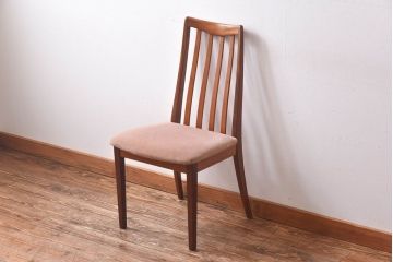 アンティーク家具　G-PLAN(ジープラン)　優しげな色合いの北欧風ダイニングチェア(椅子)
