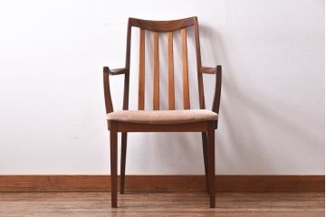 北欧家具　G-PLAN(ジープラン)　すっきりとして温かみのあるアームチェア(ダイニングチェア、椅子)(1)