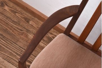 北欧家具　G-PLAN(ジープラン)　すっきりとして温かみのあるアームチェア(ダイニングチェア、椅子)(1)