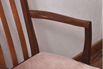 北欧家具　G-PLAN(ジープラン)　すっきりとして温かみのあるアームチェア(ダイニングチェア、椅子)(1)