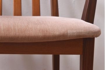 北欧家具　G-PLAN(ジープラン)　すっきりとして温かみのあるアームチェア(ダイニングチェア、椅子)(1)