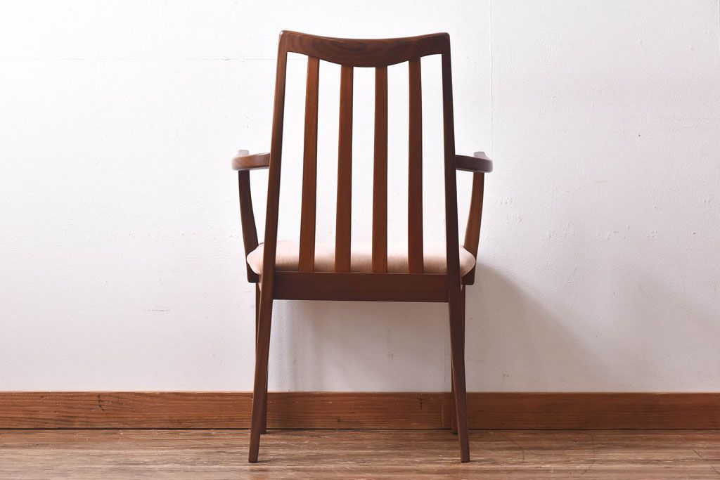 北欧家具　G-PLAN(ジープラン)　すっきりとして温かみのあるアームチェア(ダイニングチェア、椅子)(1)