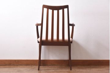 北欧家具　G-PLAN(ジープラン)　すっきりとして温かみのあるアームチェア(ダイニングチェア、椅子)(1)
