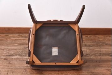 北欧家具　G-PLAN(ジープラン)　すっきりとして温かみのあるアームチェア(ダイニングチェア、椅子)(1)