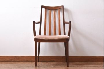 北欧家具　G-PLAN(ジープラン)　すっきりとして温かみのあるアームチェア(ダイニングチェア、椅子)(2)