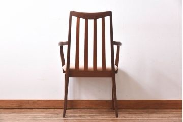 北欧家具　G-PLAN(ジープラン)　すっきりとして温かみのあるアームチェア(ダイニングチェア、椅子)(2)