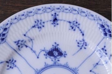 アンティーク雑貨　中古　ROYAL COPENHAGEN(ロイヤルコペンハーゲン)　ブルーフルーテッド　ハーフレース　17cmサラダプレート(廃盤品)2枚セット