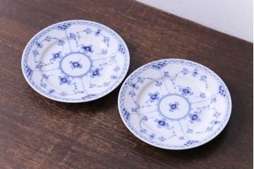アンティーク雑貨　中古　ROYAL COPENHAGEN(ロイヤルコペンハーゲン)　ブルーフルーテッド　ハーフレース　17cmサラダプレート(廃盤品)2枚セット