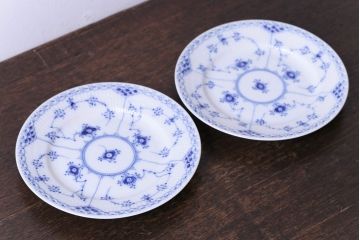 アンティーク雑貨　中古　ROYAL COPENHAGEN(ロイヤルコペンハーゲン)　ブルーフルーテッド　ハーフレース　17cmサラダプレート(廃盤品)2枚セット