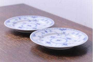 アンティーク雑貨　中古　ROYAL COPENHAGEN(ロイヤルコペンハーゲン)　ブルーフルーテッド　ハーフレース　17cmサラダプレート(廃盤品)2枚セット