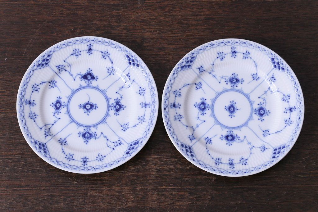 アンティーク雑貨　中古　ROYAL COPENHAGEN(ロイヤルコペンハーゲン)　ブルーフルーテッド　ハーフレース　17cmサラダプレート(廃盤品)2枚セット