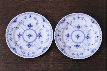 アンティーク雑貨　中古　ROYAL COPENHAGEN(ロイヤルコペンハーゲン)　ブルーフルーテッド　ハーフレース　17cmサラダプレート(廃盤品)2枚セット