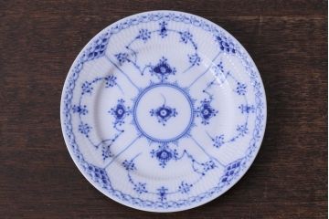 アンティーク雑貨　中古　ROYAL COPENHAGEN(ロイヤルコペンハーゲン)　ブルーフルーテッド　ハーフレース　17cmサラダプレート(廃盤品)2枚セット