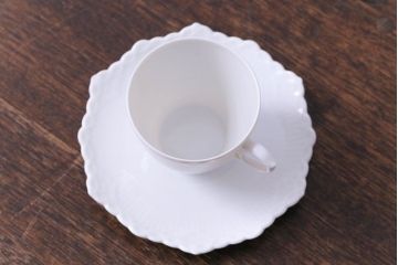 アンティーク雑貨　中古　ROYAL COPENHAGEN(ロイヤルコペンハーゲン)　ホワイト　フルレース　コーヒーカップ&ソーサー(廃盤品)