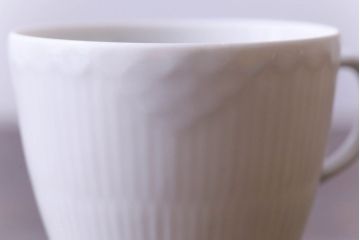 アンティーク雑貨　中古　ROYAL COPENHAGEN(ロイヤルコペンハーゲン)　ホワイト　フルレース　コーヒーカップ&ソーサー(廃盤品)