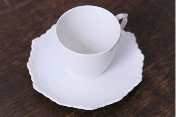 アンティーク雑貨　中古　ROYAL COPENHAGEN(ロイヤルコペンハーゲン)　ホワイト　フルレース　コーヒーカップ&ソーサー(廃盤品)