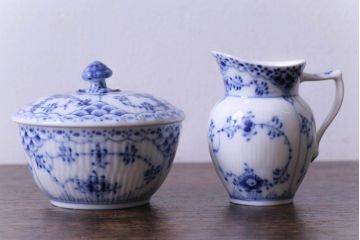 アンティーク雑貨　中古　ROYAL COPENHAGEN(ロイヤルコペンハーゲン)　ブルーフルーテッド　ハーフレース　クリーマー・シュガーポットセット(廃盤品)