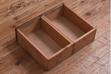 アンティーク家具　モールガラス入り!引き戸がおしゃれな和製アンティークの食器棚(収納棚・カップボード)