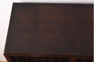 アンティーク家具　モールガラス入り!引き戸がおしゃれな和製アンティークの食器棚(収納棚・カップボード)