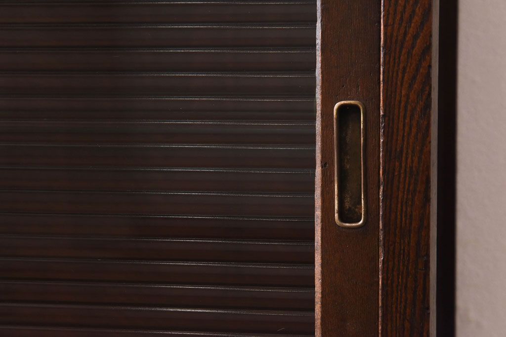 アンティーク家具　モールガラス入り!引き戸がおしゃれな和製アンティークの食器棚(収納棚・カップボード)