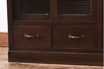 アンティーク家具　モールガラス入り!引き戸がおしゃれな和製アンティークの食器棚(収納棚・カップボード)