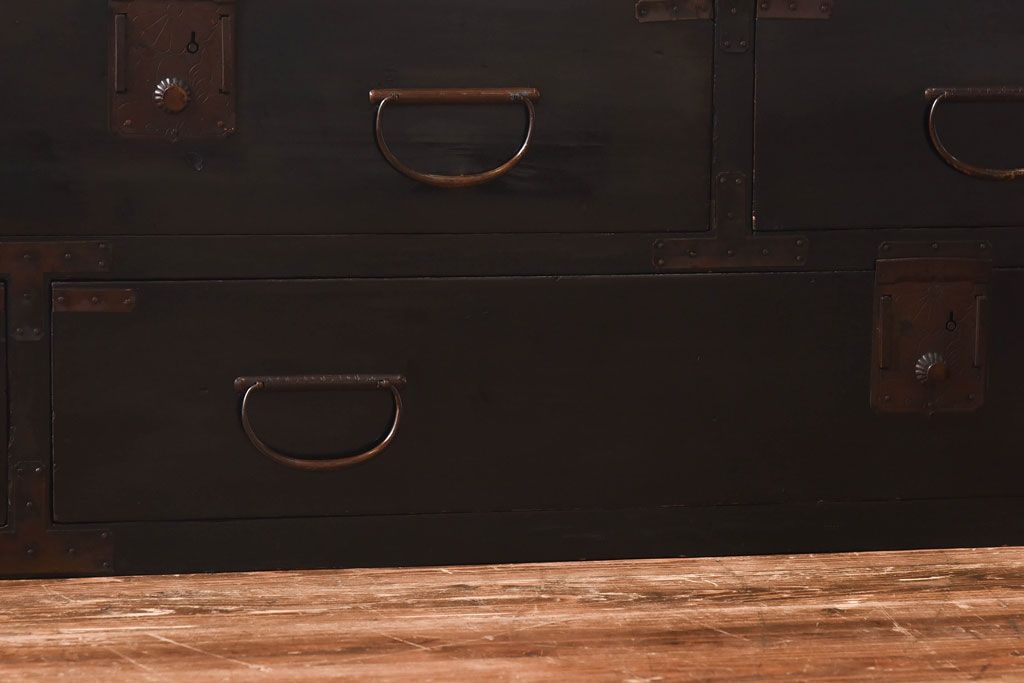 アンティーク家具　和製アンティーク　リメイク　黒漆塗り　シックな和モダンにおすすめのローボード(ローチェスト、引き出し)