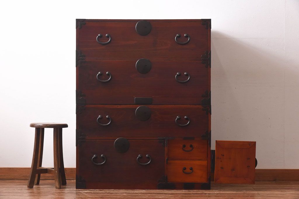 アンティーク家具　和製アンティーク　ヒノキ材　時を経た味わいが魅力の重ね箪笥(衣装箪笥、引き出し)(1)