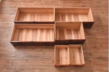 アンティーク家具　和製アンティーク　ヒノキ材　時を経た味わいが魅力の重ね箪笥(衣装箪笥、引き出し)(1)