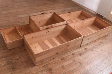 アンティーク家具　和製アンティーク　ヒノキ材　時を経た味わいが魅力の重ね箪笥(衣装箪笥、引き出し)(1)