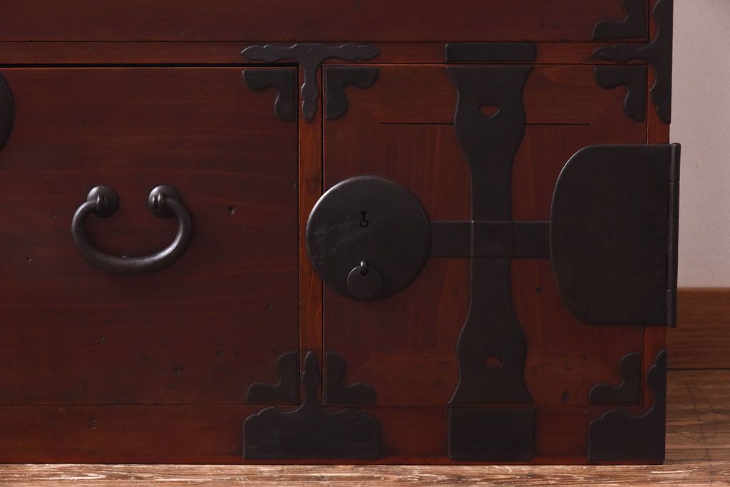 アンティーク家具　和製アンティーク　ヒノキ材　時を経た味わいが魅力の重ね箪笥(衣装箪笥、引き出し)(1)