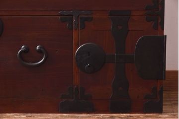 アンティーク家具　和製アンティーク　ヒノキ材　時を経た味わいが魅力の重ね箪笥(衣装箪笥、引き出し)(1)