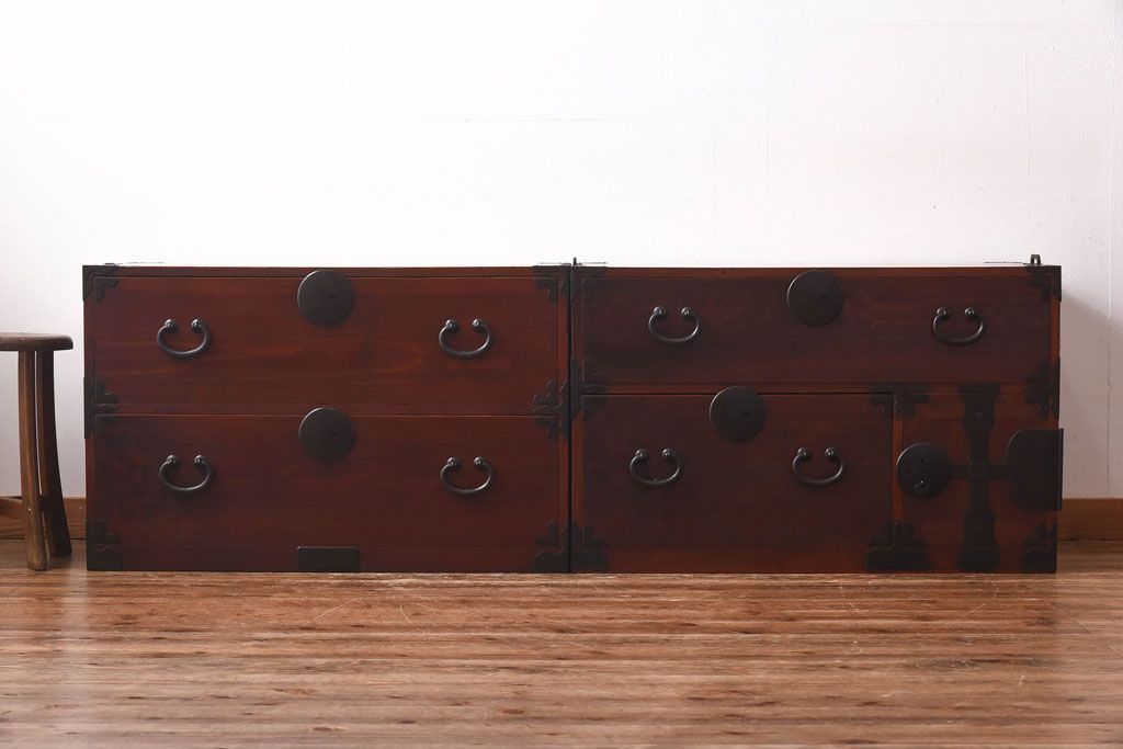 アンティーク家具　和製アンティーク　ヒノキ材　時を経た味わいが魅力の重ね箪笥(衣装箪笥、引き出し)(1)