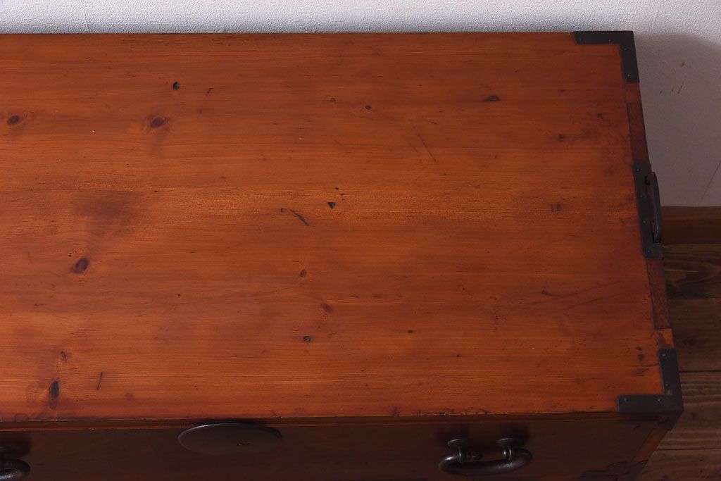 アンティーク家具　和製アンティーク　ヒノキ材　時を経た味わいが魅力の重ね箪笥(衣装箪笥、引き出し)(1)