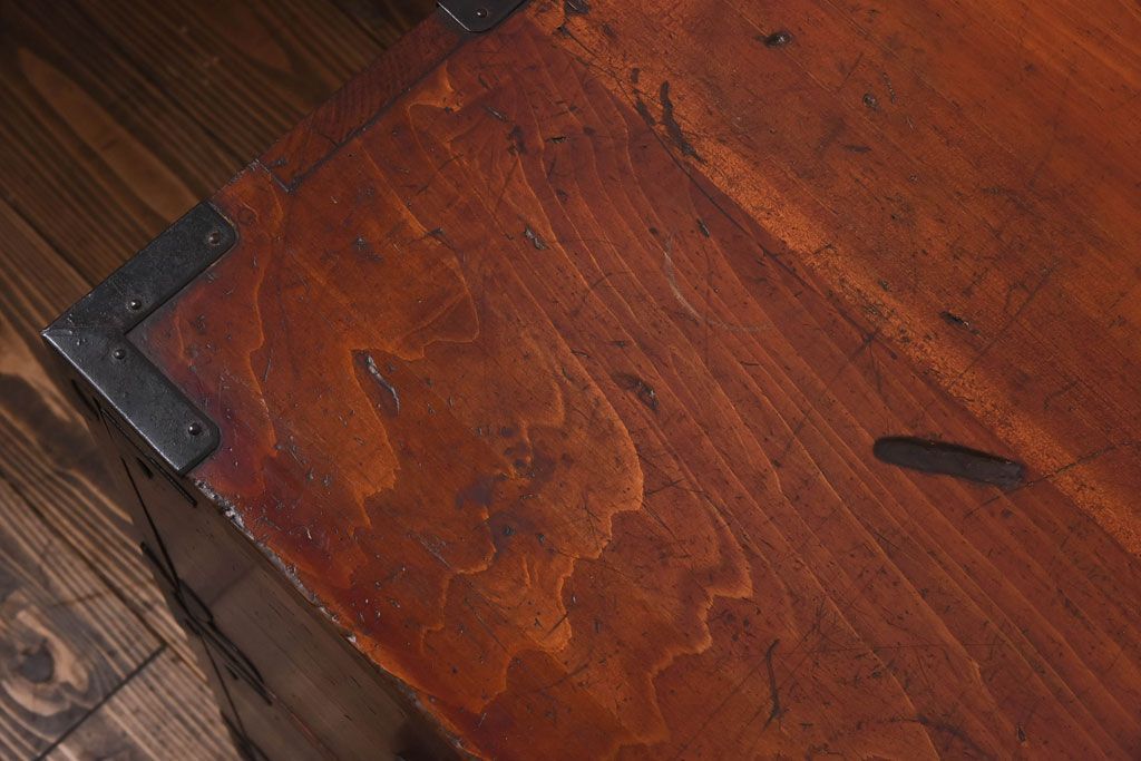 アンティーク家具　和製アンティーク　ヒノキ材　時を経た味わいが魅力の重ね箪笥(衣装箪笥、引き出し)(1)