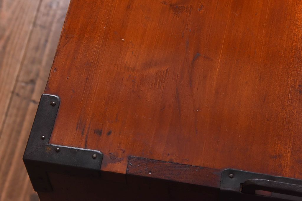 アンティーク家具　和製アンティーク　ヒノキ材　時を経た味わいが魅力の重ね箪笥(衣装箪笥、引き出し)(1)