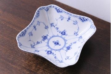 中古　ROYAL COPENHAGEN(ロイヤルコペンハーゲン)　ブルーフルーテッド　ハーフレース　21.5cm　ボウルスクエア(深皿)