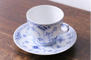 中古　ROYAL COPENHAGEN(ロイヤルコペンハーゲン)　ブルーフルーテッド　ハーフレース　コーヒーカップ&ソーサー