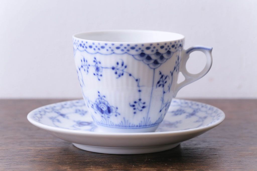 中古　ROYAL COPENHAGEN(ロイヤルコペンハーゲン)　ブルーフルーテッド　ハーフレース　コーヒーカップ&ソーサー