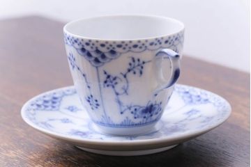 中古　ROYAL COPENHAGEN(ロイヤルコペンハーゲン)　ブルーフルーテッド　ハーフレース　コーヒーカップ&ソーサー
