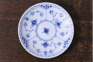 中古　ROYAL COPENHAGEN(ロイヤルコペンハーゲン)　ブルーフルーテッド　ハーフレース　コーヒーカップ&ソーサー