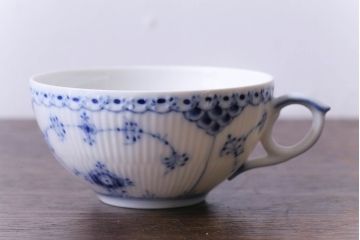 中古　ROYAL COPENHAGEN(ロイヤルコペンハーゲン)　ブルーフルーテッド　ハーフレース　ティーカップ&ソーサー3客セット