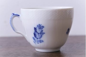 中古　ROYAL COPENHAGEN(ロイヤルコペンハーゲン)　ブルーフラワー　カーブ　コーヒーカップ&ソーサー(洋食器)3客セット