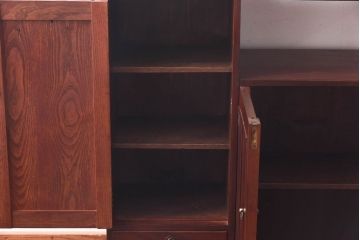 アンティーク家具　上手物!　栗材　繊細な意匠からこだわりが伝わるアンティーク飾り棚(収納棚)