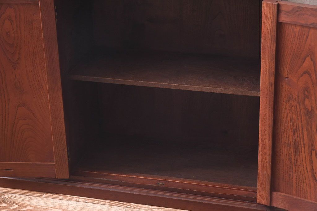 アンティーク家具　上手物!　栗材　繊細な意匠からこだわりが伝わるアンティーク飾り棚(収納棚)