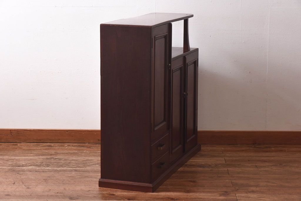 アンティーク家具　上手物!　栗材　繊細な意匠からこだわりが伝わるアンティーク飾り棚(収納棚)