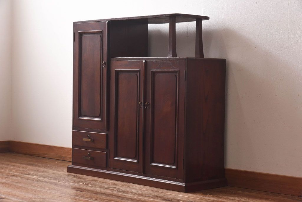 アンティーク家具　上手物!　栗材　繊細な意匠からこだわりが伝わるアンティーク飾り棚(収納棚)