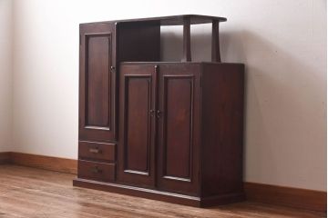 アンティーク家具　上手物!　栗材　繊細な意匠からこだわりが伝わるアンティーク飾り棚(収納棚)