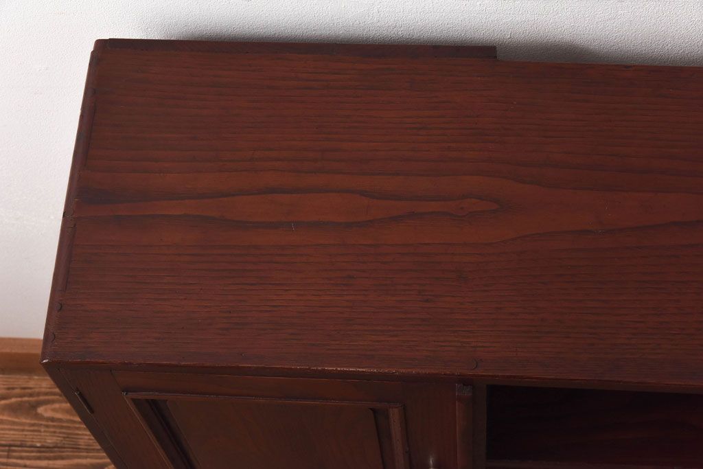 アンティーク家具　上手物!　栗材　繊細な意匠からこだわりが伝わるアンティーク飾り棚(収納棚)