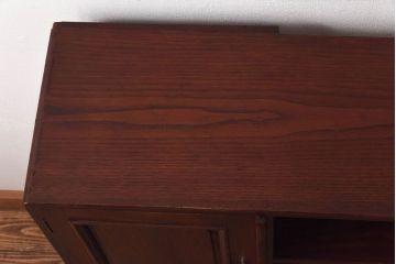 アンティーク家具　上手物!　栗材　繊細な意匠からこだわりが伝わるアンティーク飾り棚(収納棚)